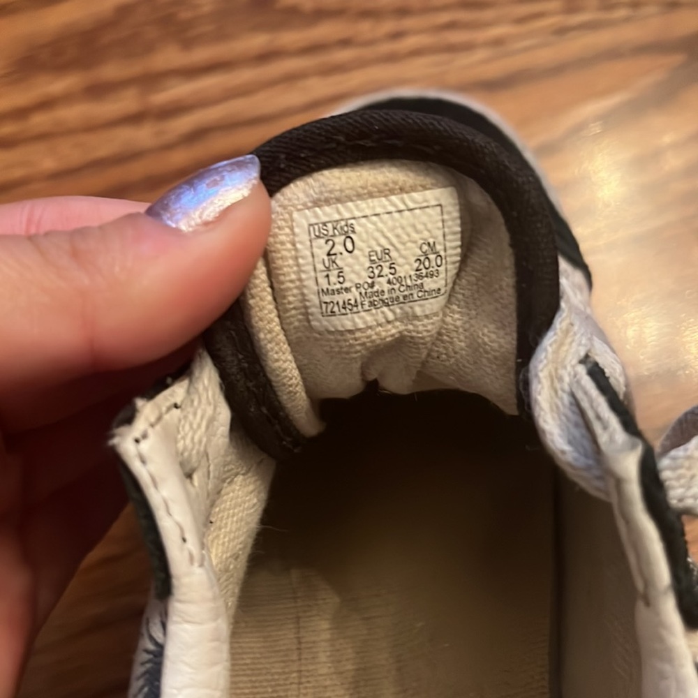 Hi I’m selling these vans flower print shoes size 2 kids(in great condition) - Picture 3 of 6